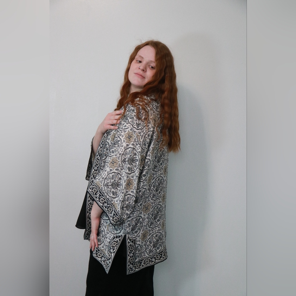 Max Studio Black and White Kimono-Inspired Top